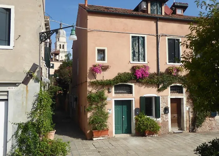 Sestiere Dorsoduro, A Due Passi Da Zattere